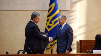 Демарш на південному фланзі: Степанов ігнорує указ Порошенка про відсторонення