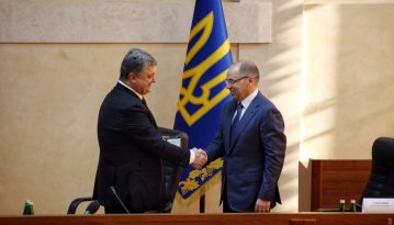 Демарш на південному фланзі: Степанов ігнорує указ Порошенка про відсторонення
