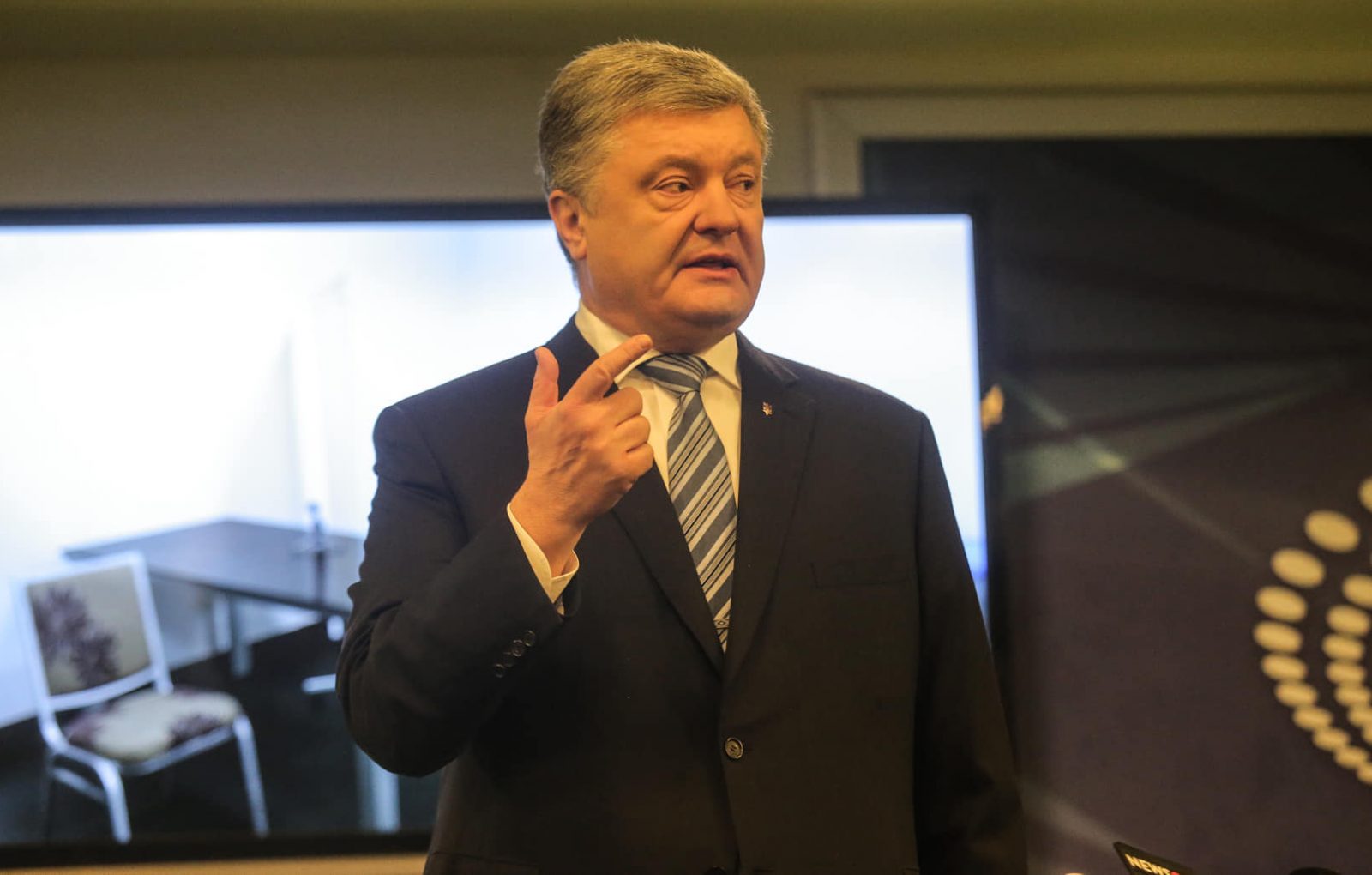 Президент виконав обіцянку і здає аналізи