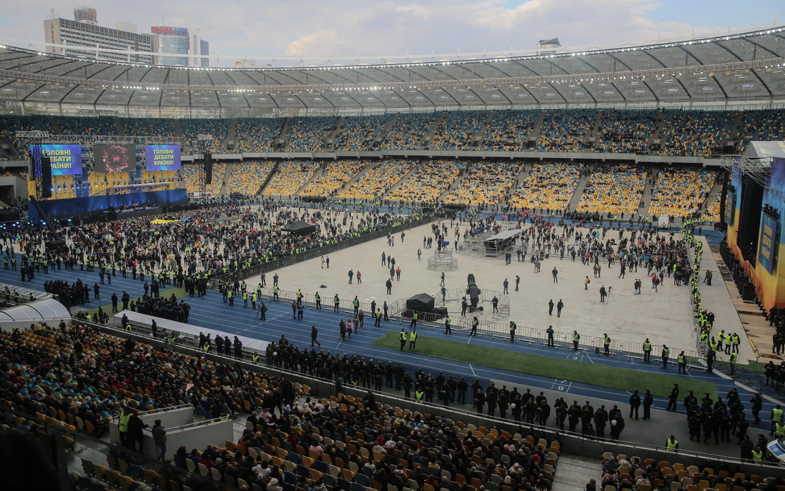 На «Олімпійському» почалися дебати Порошенка та Зеленського: ведемо текстову трансляцію