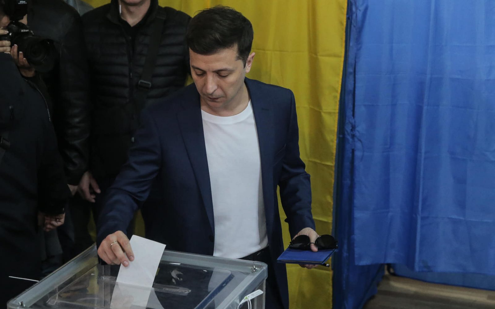 Зеленський проголосував: ішов на дільницю під реп-музику