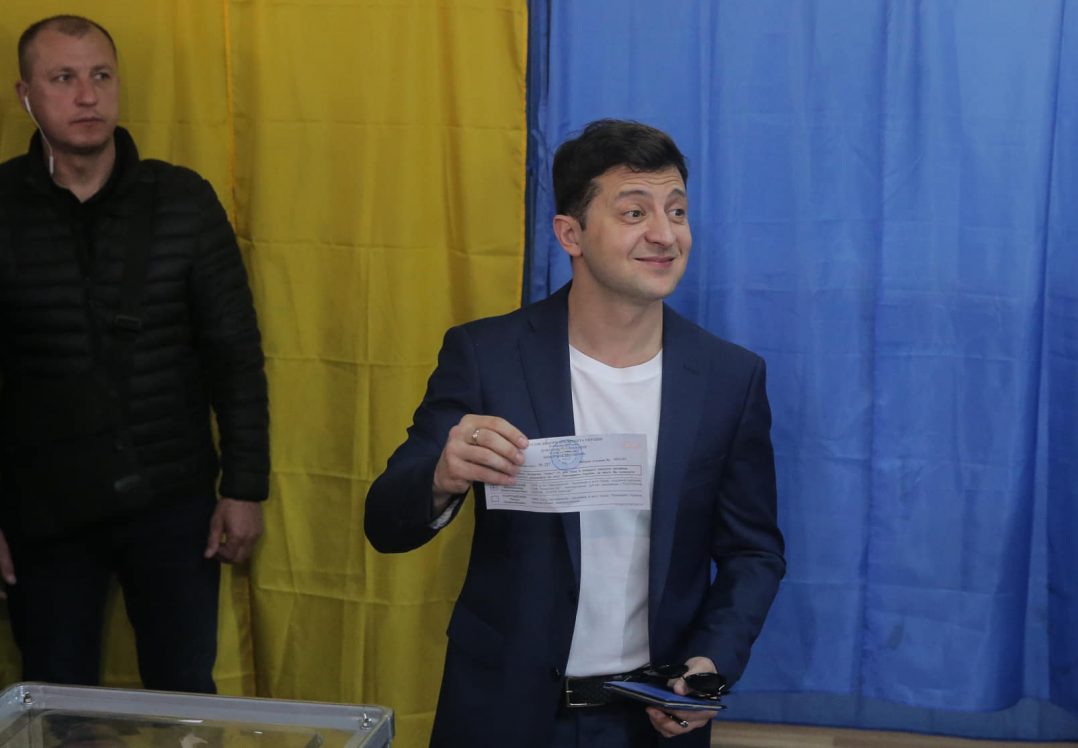 Зеленський проголосував: ішов на дільницю під реп-музику