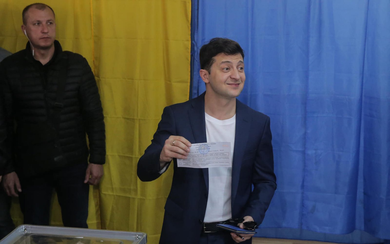 Зеленський проголосував: ішов на дільницю під реп-музику