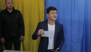 Зеленський проголосував: ішов на дільницю під реп-музику