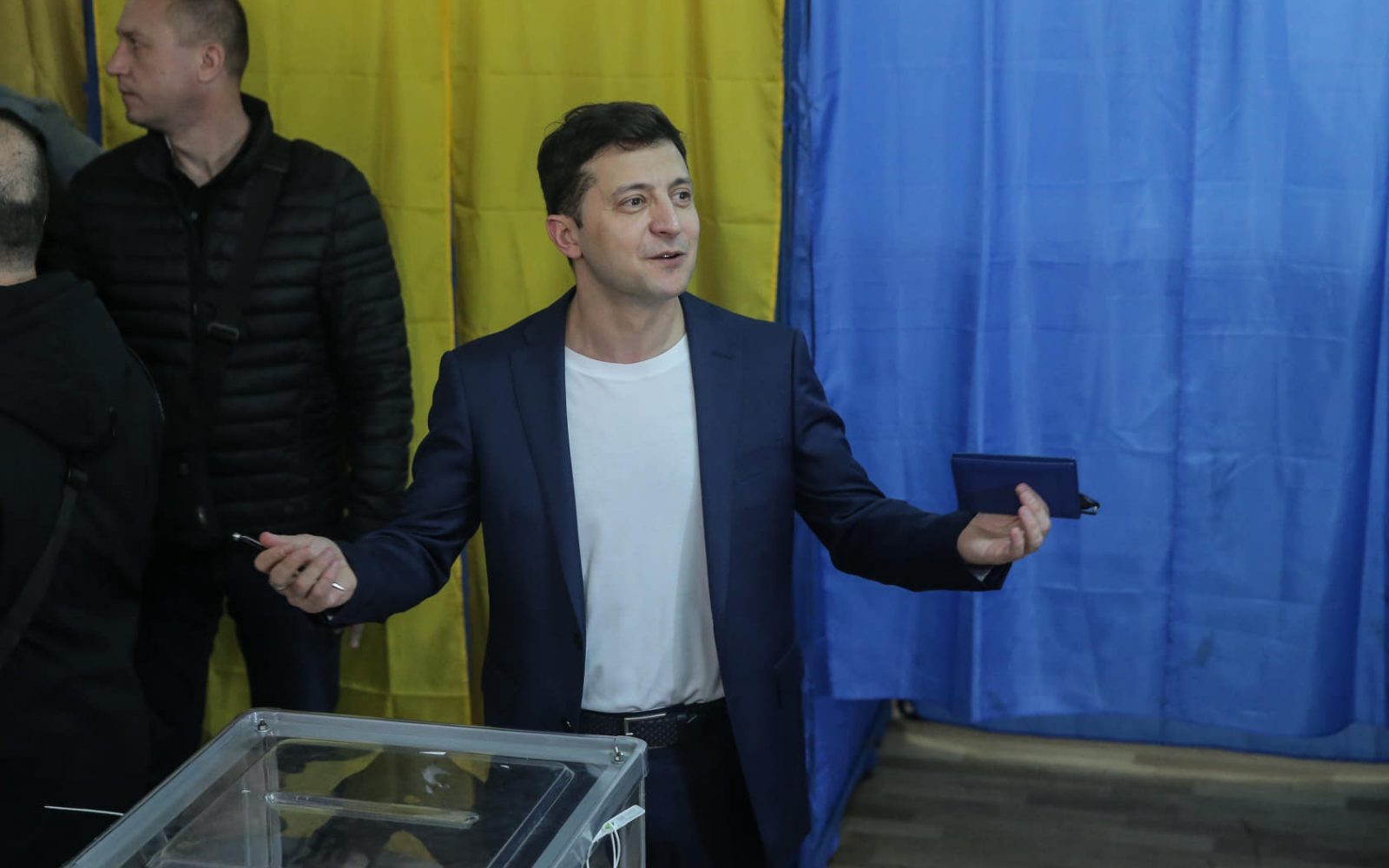 Зеленський проголосував: ішов на дільницю під реп-музику