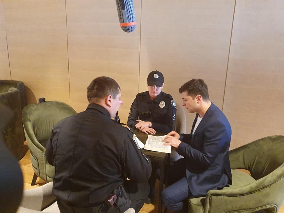 Поліція склала протокол на Зеленського за порушення таємниці голосування