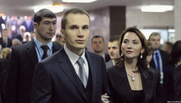 Суд зняв арешт з рахунків у банку Януковича-молодшого