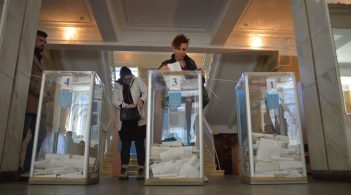 Явка українців складає 44,82 %, найменше голосують у Західній Україні