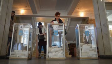 Явка виборців складає 44,82 %, найменше голосують у Західній Україні