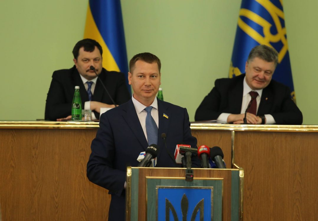 Порошенко офіційно звільнив губернатора зі справи Гандзюк