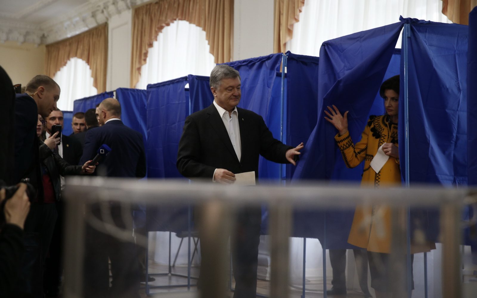 Петро Порошенко проголосував на виборах та звернувся до українців