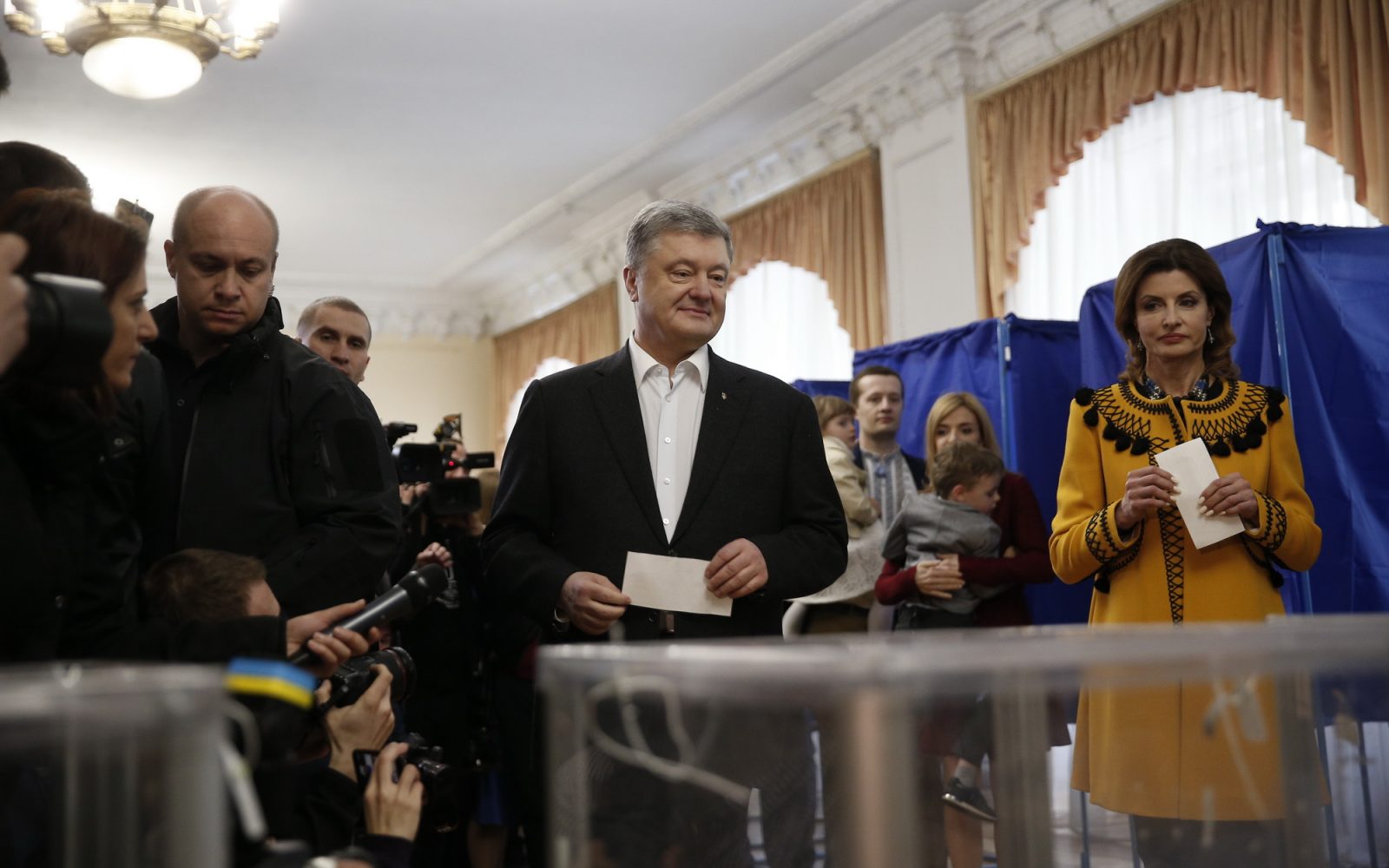 Петро Порошенко проголосував на виборах та звернувся до українців