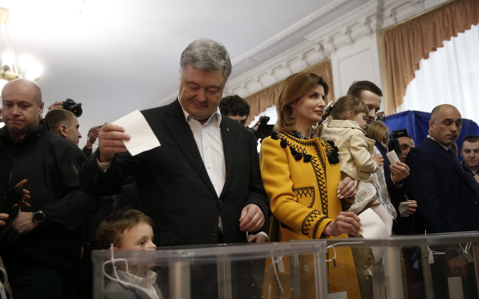 Петро Порошенко проголосував на виборах та звернувся до українців