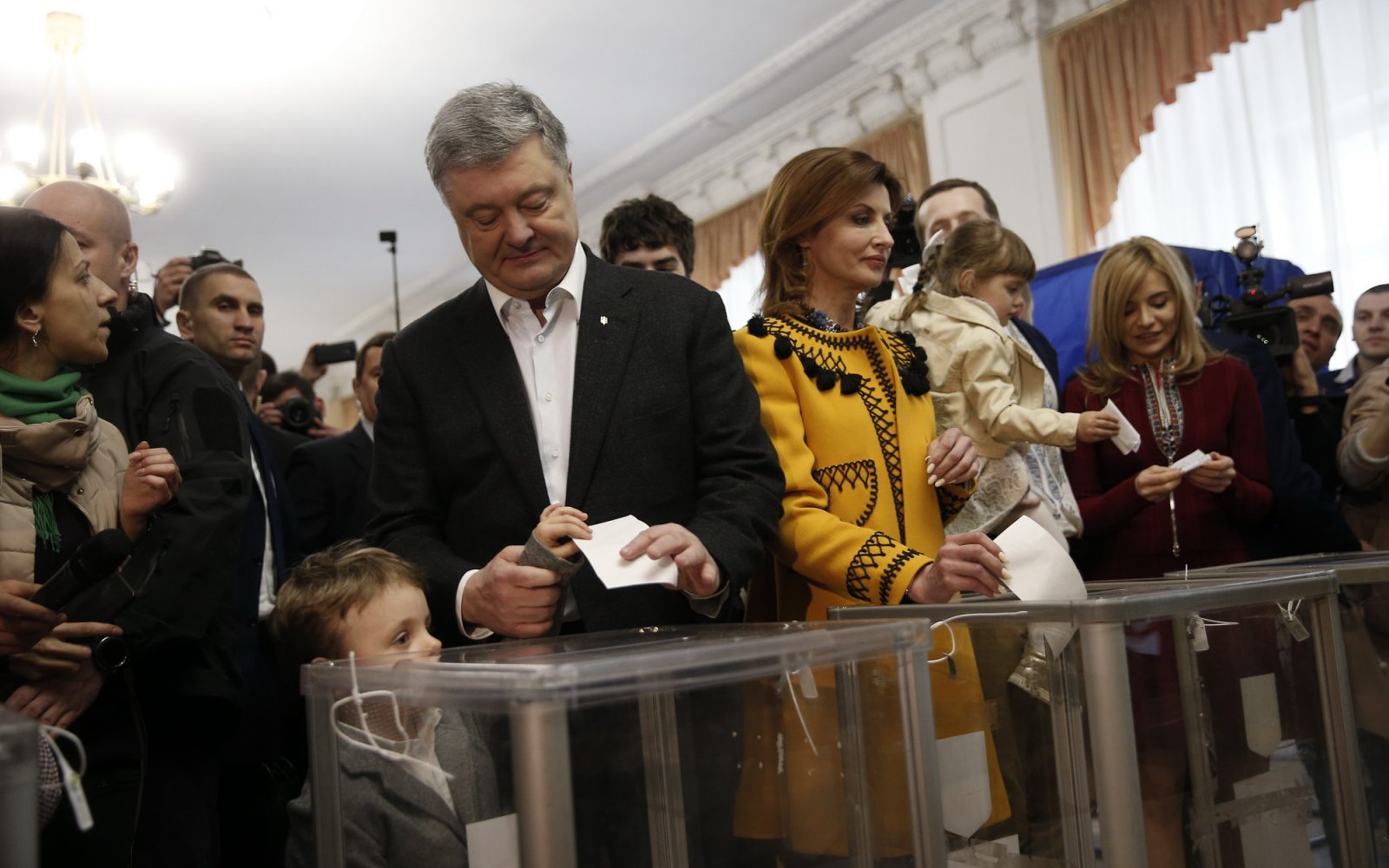 Петро Порошенко проголосував на виборах та звернувся до українців