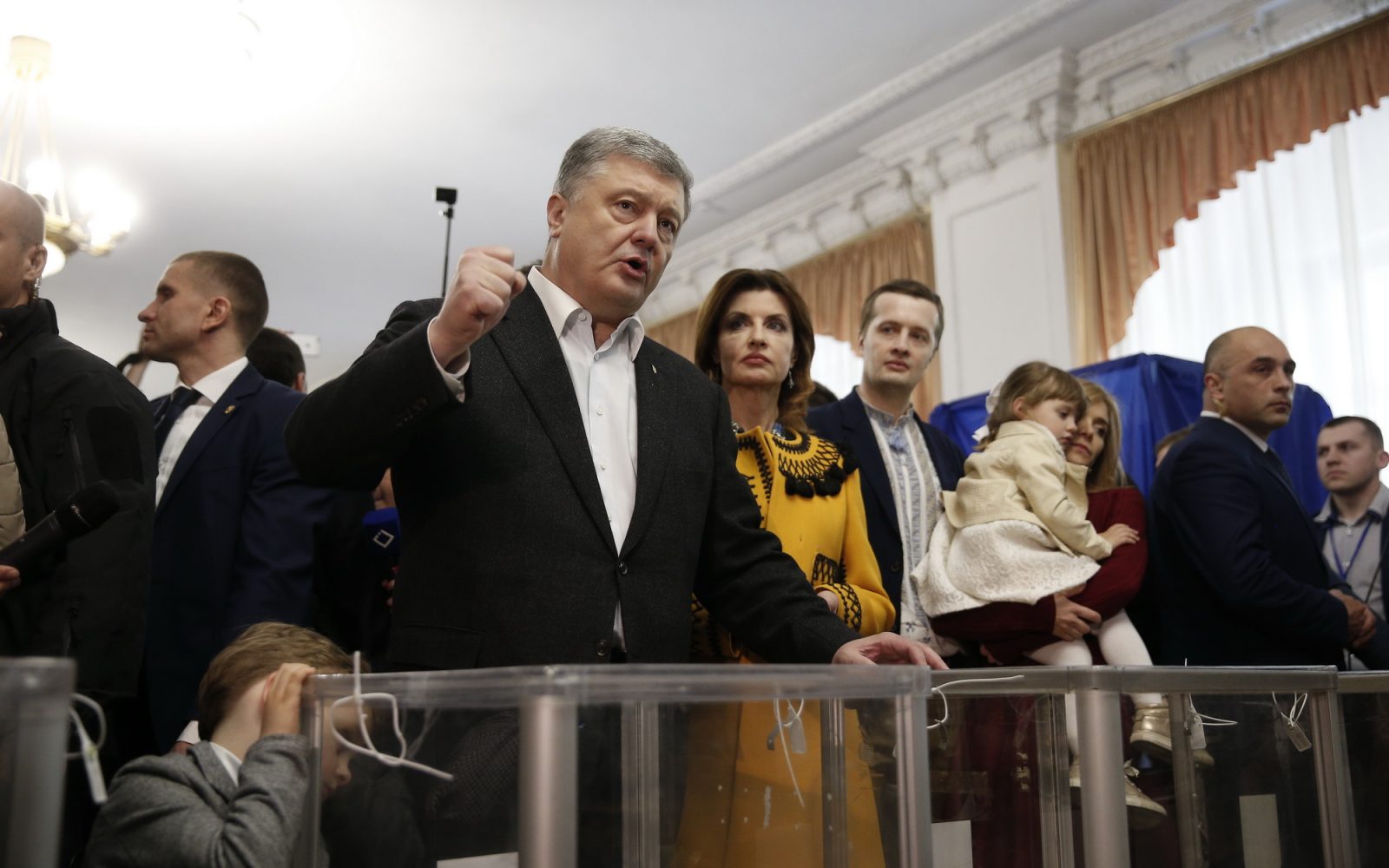 Петро Порошенко проголосував на виборах та звернувся до українців