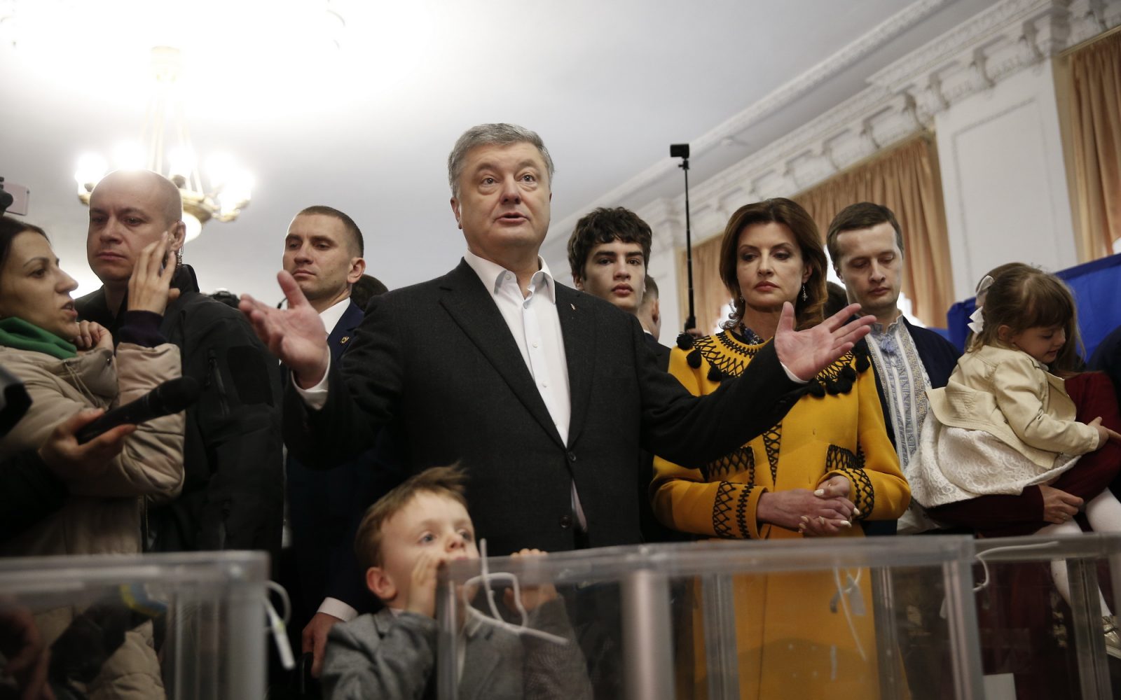 Петро Порошенко проголосував на виборах та звернувся до українців