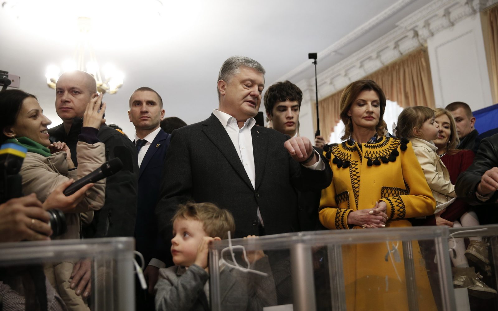 Петро Порошенко проголосував на виборах та звернувся до українців