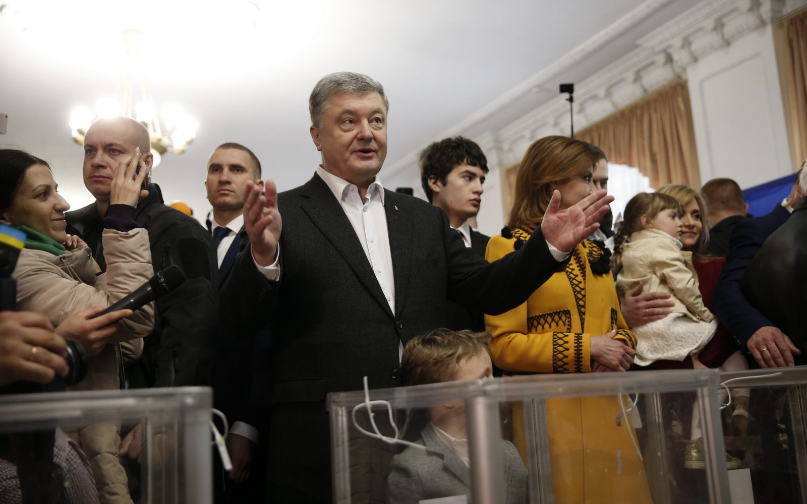 Петро Порошенко проголосував на виборах та звернувся до українців