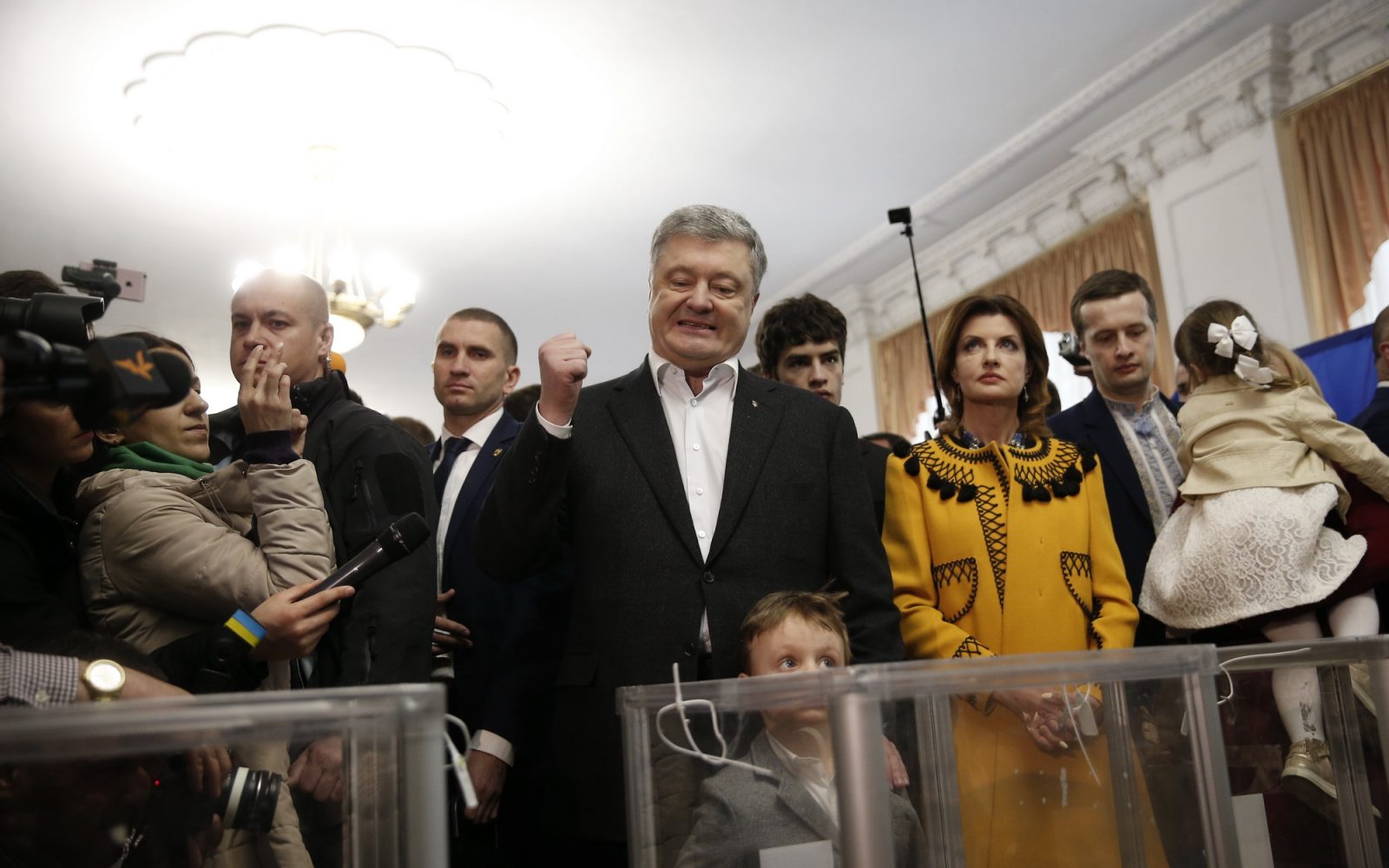 Петро Порошенко проголосував на виборах та звернувся до українців