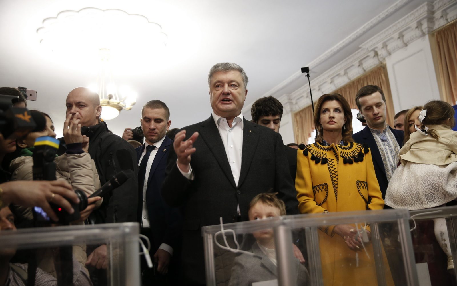 Петро Порошенко проголосував на виборах та звернувся до українців