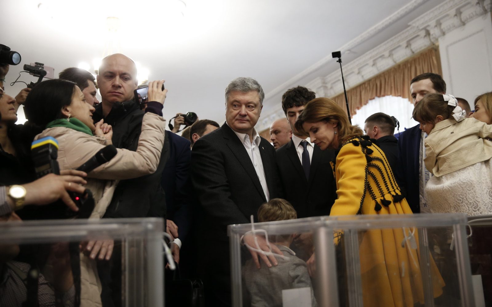 Петро Порошенко проголосував на виборах та звернувся до українців