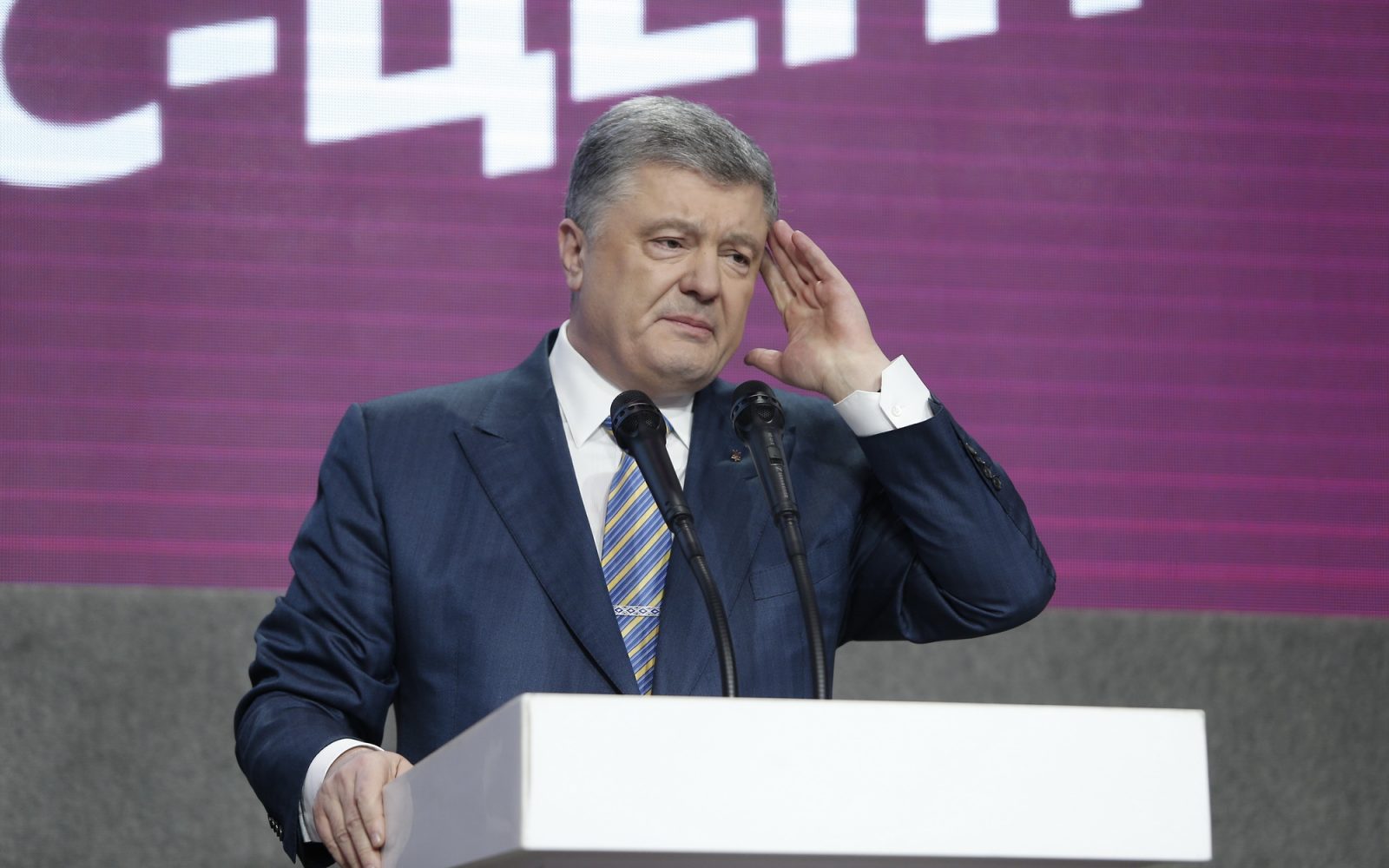 Порошенко про результати екзит-полу: «Ніколи не здавайся»