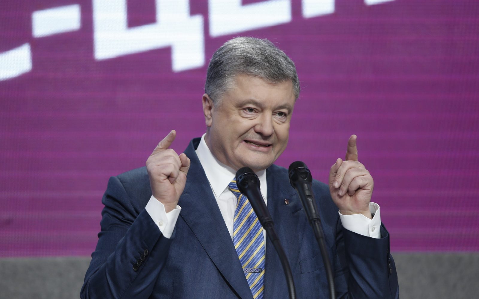 Порошенко про результати екзит-полу: «Ніколи не здавайся»