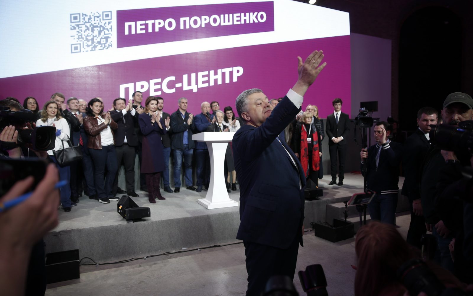 Порошенко про результати екзит-полу: «Ніколи не здавайся»
