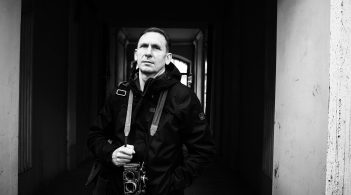 «Як той, хто знімає, я бачу людину і несправедливість»: фотограф Олександр Чекменьов в Одесі.