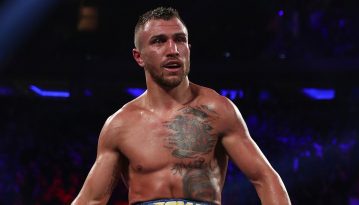 Бокс: Василь Ломаченко нокаутом переміг британця Ентоні Кролла