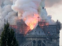 У Франції горить Собор Паризької Богоматері