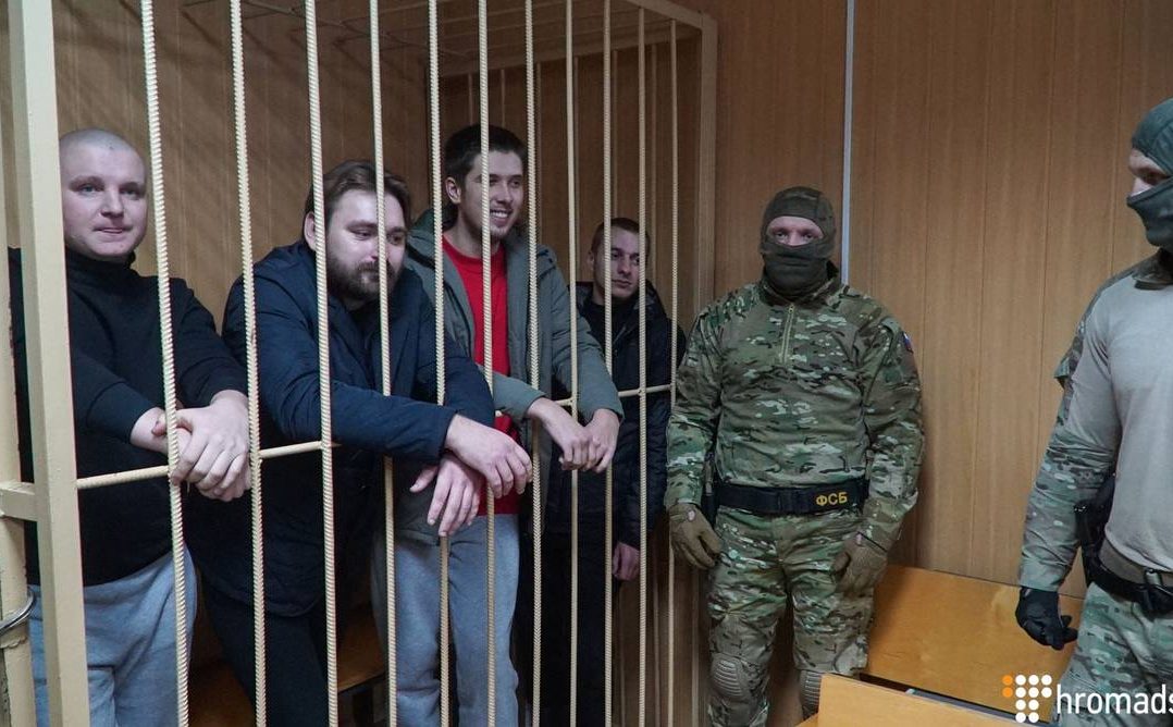 Суд у Москві залишив під вартою українських моряків