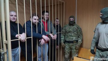 Суд у Москві залишив під вартою українських моряків