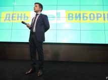 За Зеленського готові голосувати 61 % українців – опитування напередодні другого туру