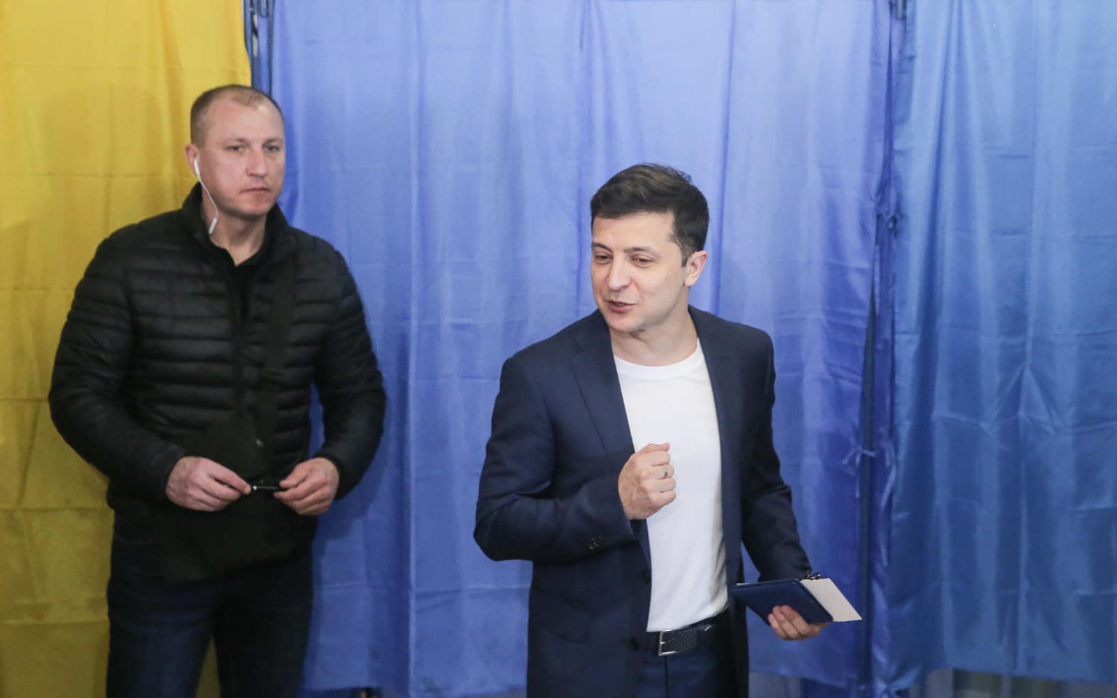 Зеленський проголосував: ішов на дільницю під реп-музику