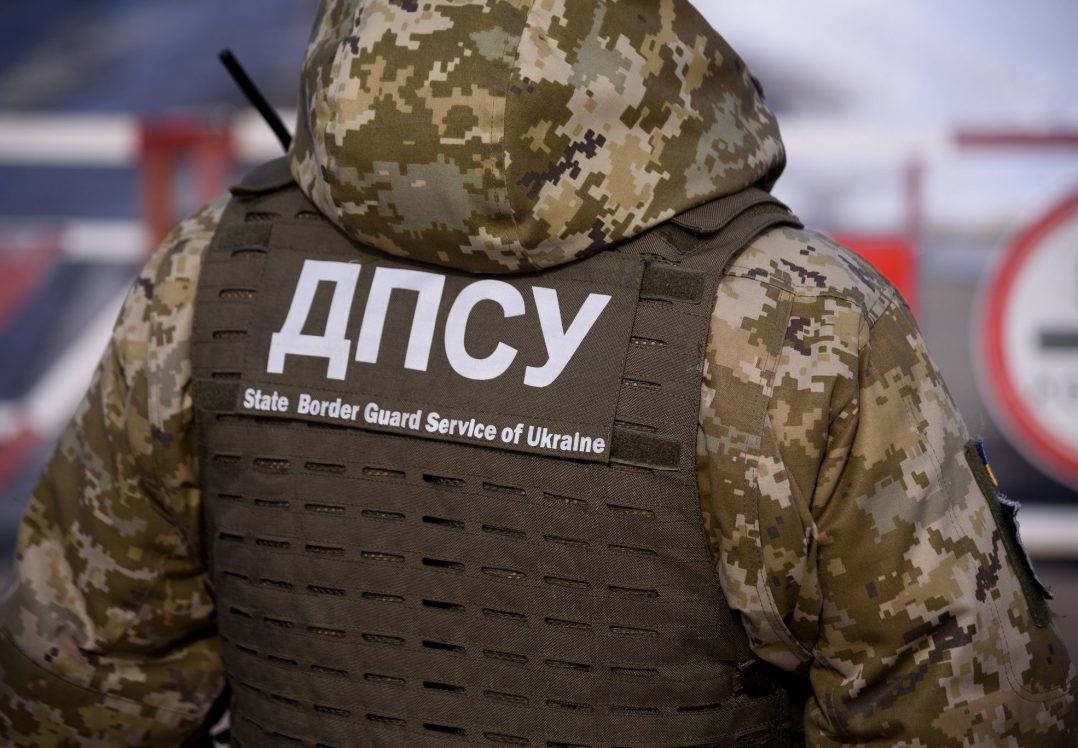 На "кордоні" з Кримом окупанти знову опитують громадян щодо виборів