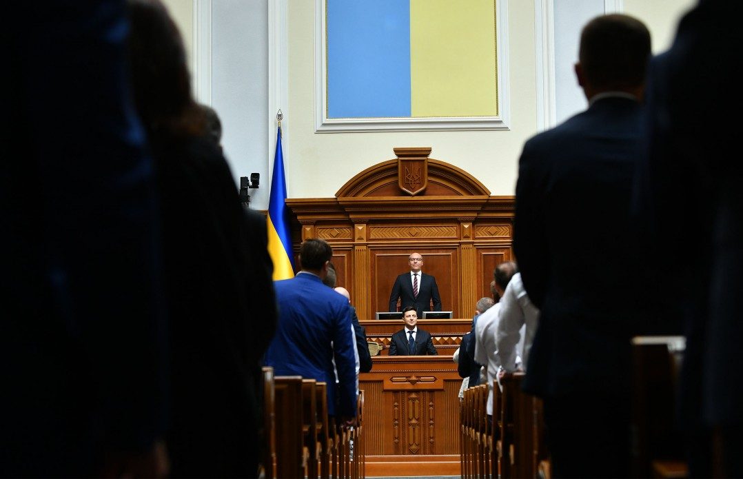 Розпуск парламенту: чому Зеленський поспішає з виборами та чого очікувати?