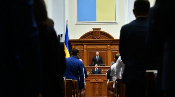 Розпуск парламенту: чому Зеленський поспішає з виборами та чого очікувати?