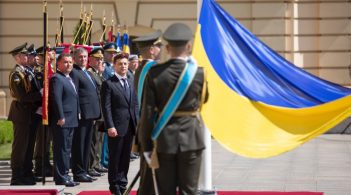 Тиждень у призмі: інавгурація Зеленського, справа на Порошенка та війна нардепів проти президента