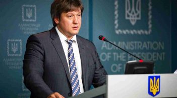 The secretary of the National Security and Defense Council declares that servers from the secret data have disappeared from the situational room in the AP