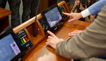 Рада не підтримала відставку Гройсмана