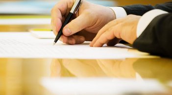 Poroshenko Awarded Director of Dnipropetrovsk Plant, Suspected of Owning UAH 93 Million