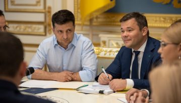 На сайті Президента зареєстрували дві петиції про відставку Зеленського