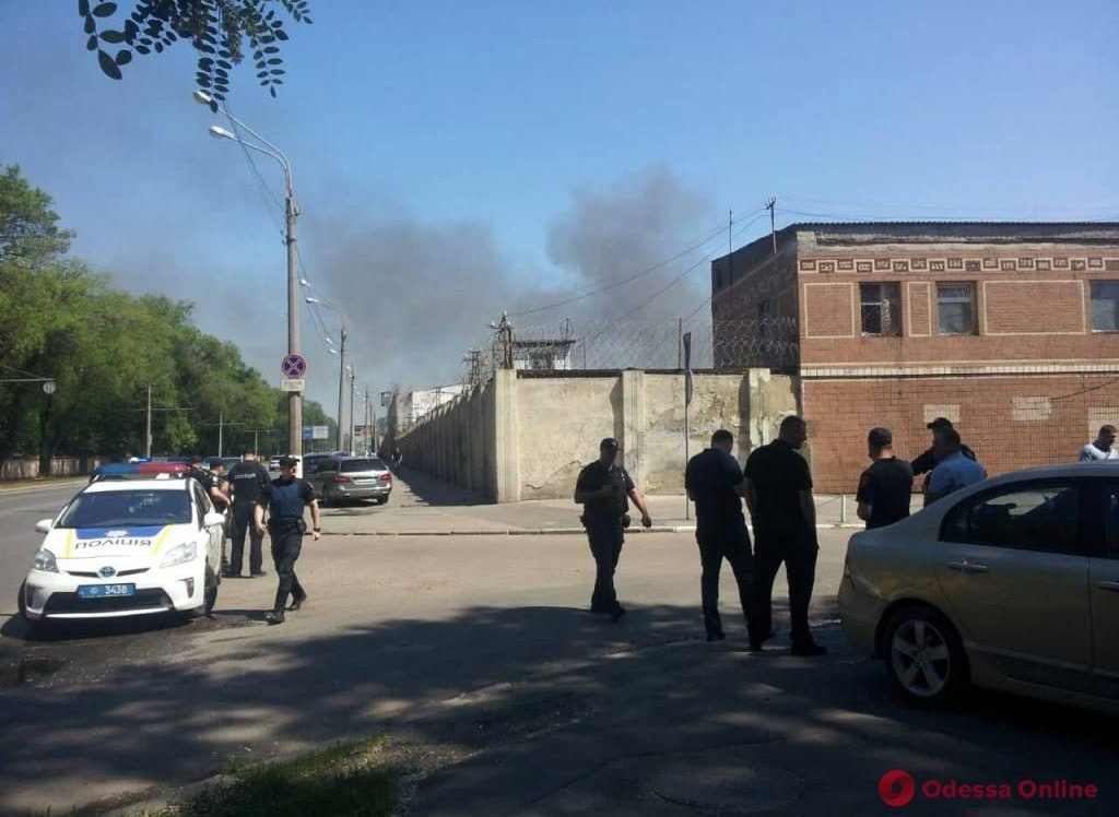Бунт і пожежа в одеській колонії: постраждали четверо працівників установи