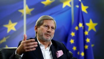 Єврокомісар Ган прибув до Києва для зустрічі із Зеленським