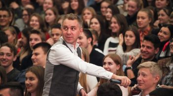 Мовознавець Олександр Авраменко: «Щоб упоратись із функціональною неграмотністю, треба вимкнути на планеті Земля інтернет»