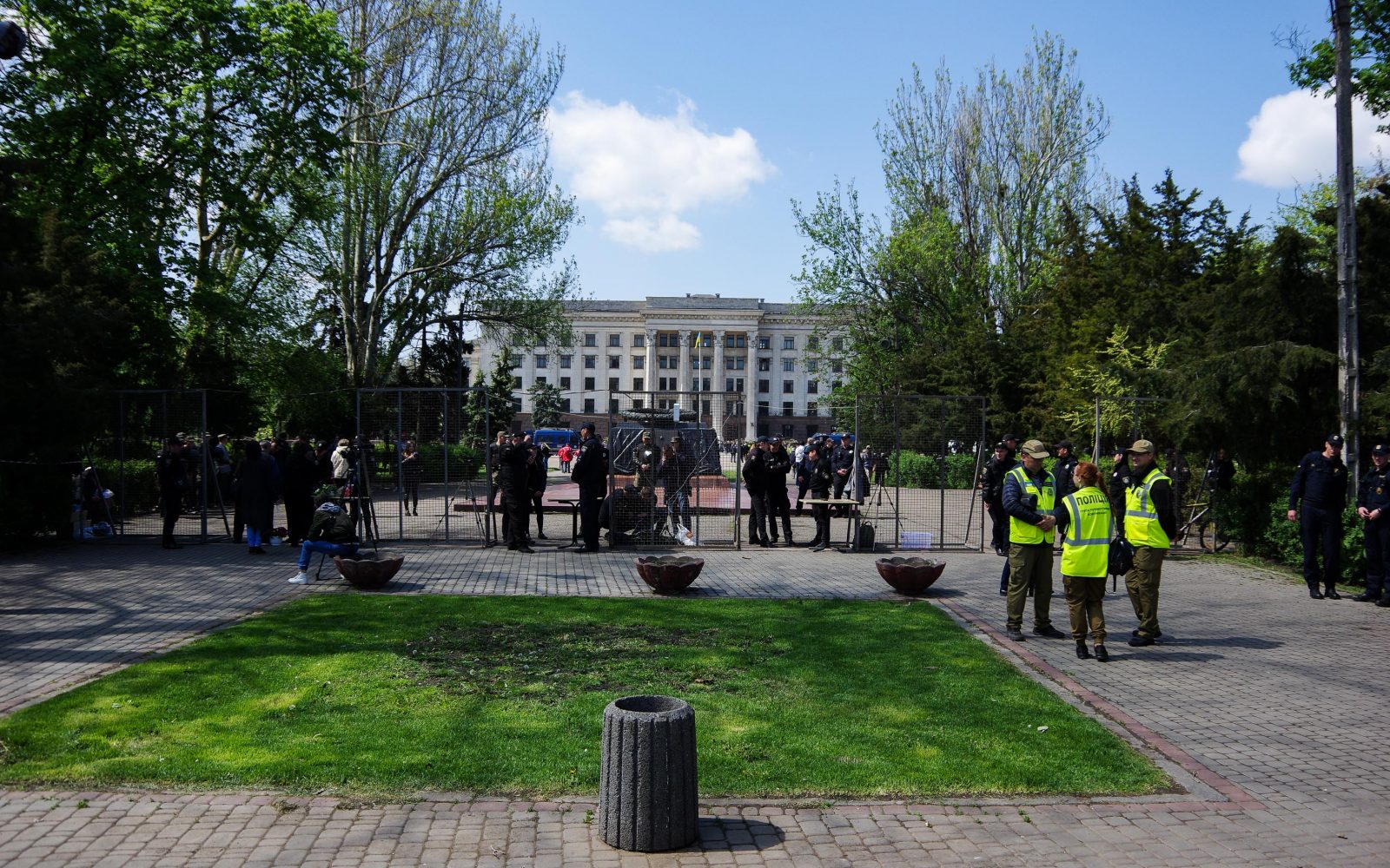 Роковини трагедії в Одесі: акції проходять спокійно і під контролем поліції (фото)