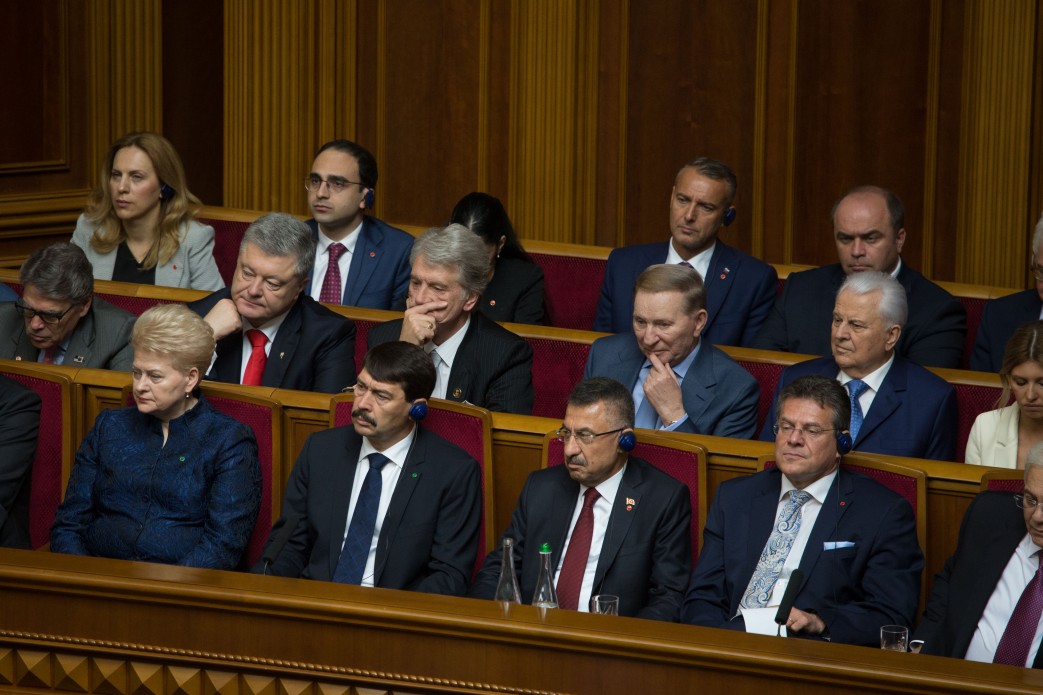 Тиждень у призмі: інавгурація Зеленського, справа на Порошенка та війна нардепів проти президента