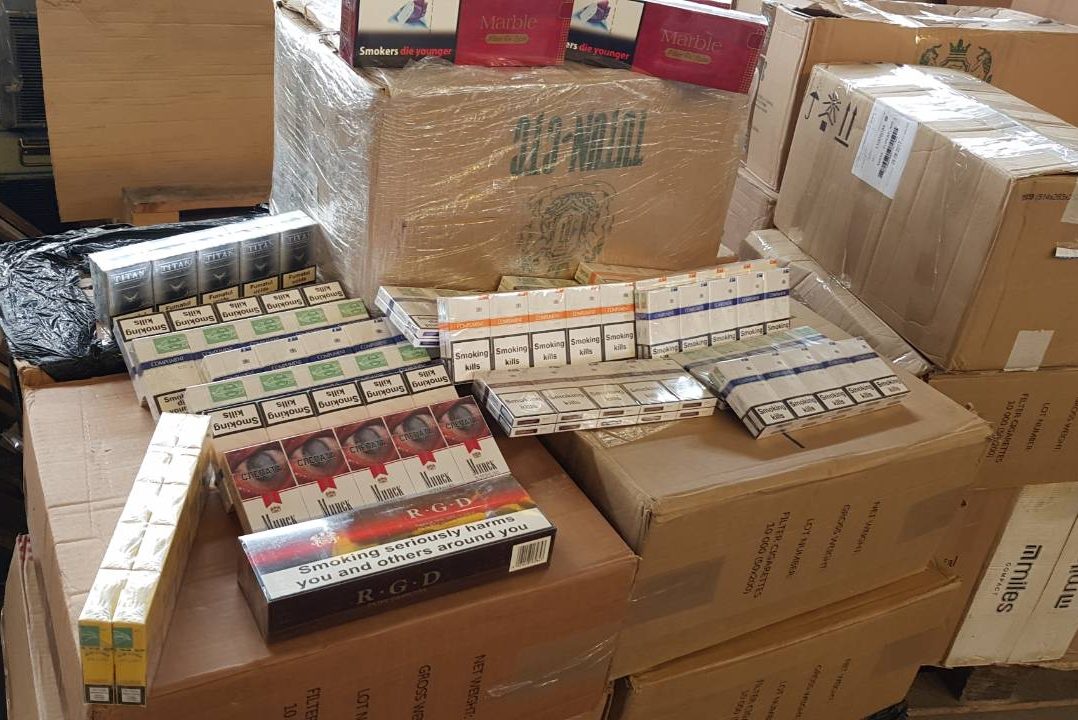 На волинському кордоні затримали 5 вантажівок із цигарками на 240 тис. дол.