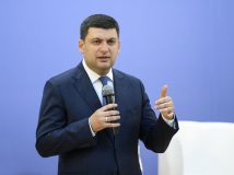 Паспорти РФ на Донбасі визнаємо незаконними і недійсними – Гройсман